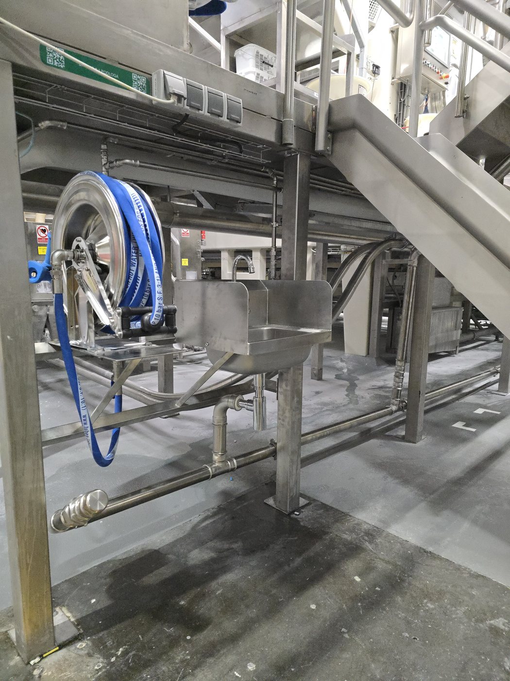 Sanitärinstallation mit Schlauchaufroller